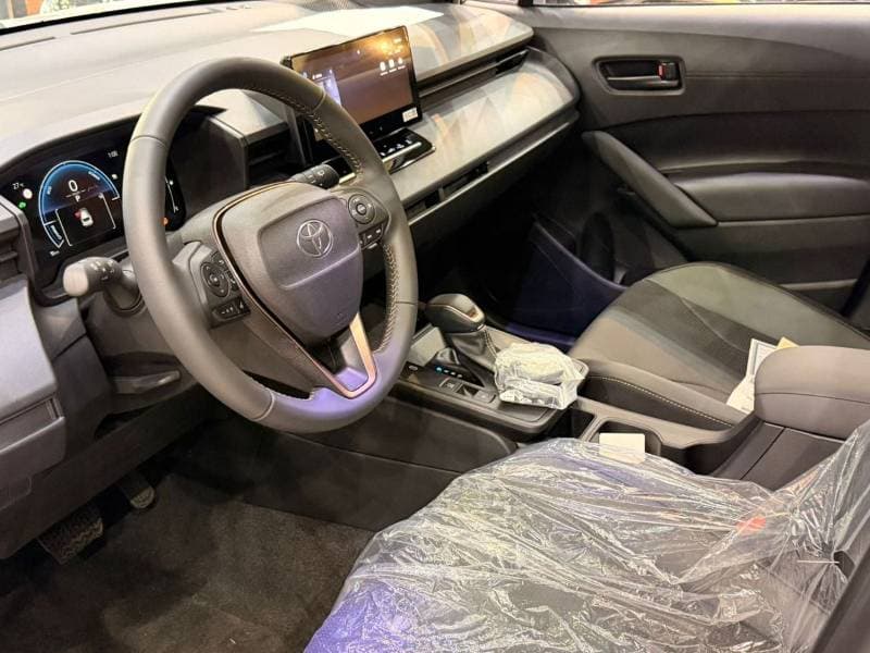 2026 Toyota Corolla Cross GLI thumbnail 8