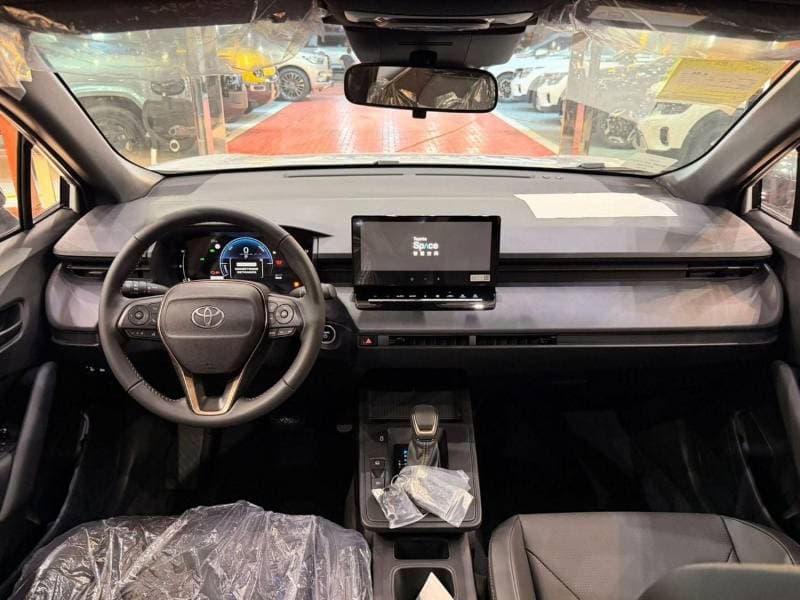 2026 Toyota Corolla Cross GLI thumbnail 7