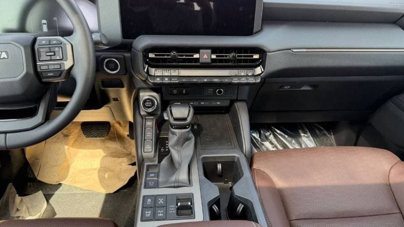 2026 Toyota Prado VXR thumbnail 8