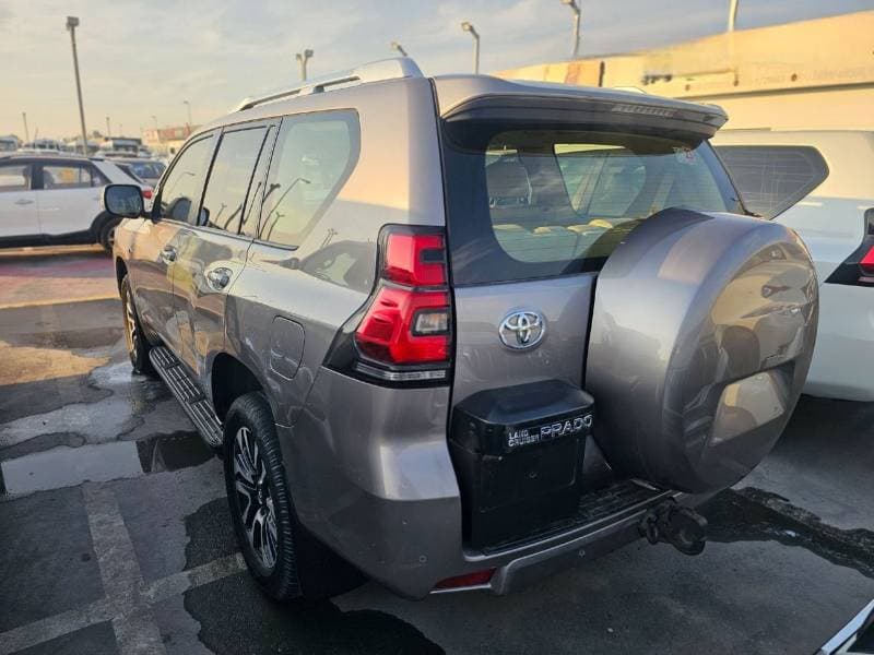 2022 Toyota Prado TX L thumbnail 4