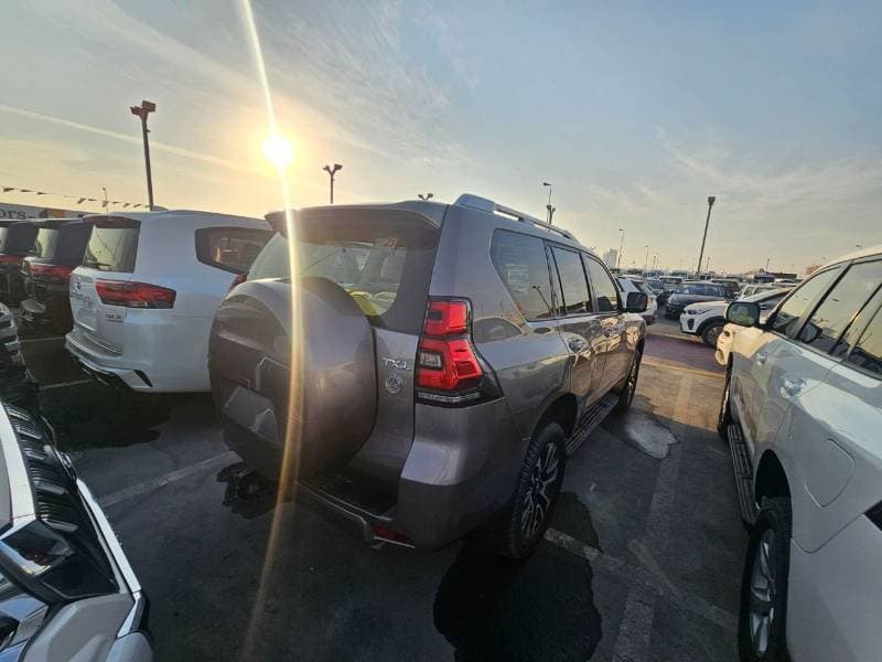 2022 Toyota Prado TX L thumbnail 5