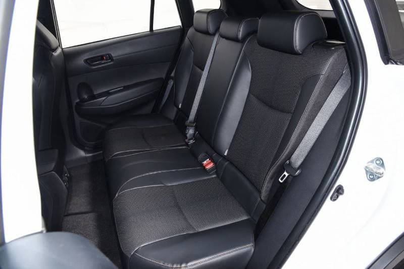 2026 Toyota Corolla Cross GLI thumbnail 4