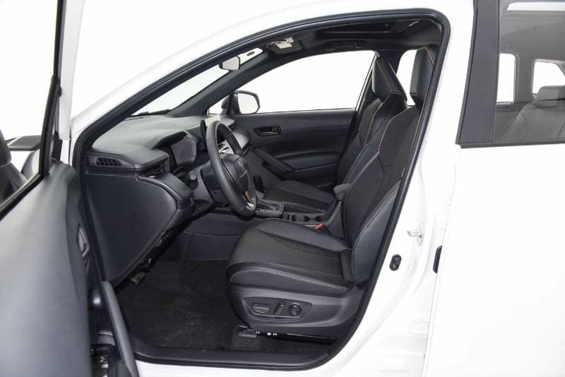 2026 Toyota Corolla Cross GLI thumbnail 5