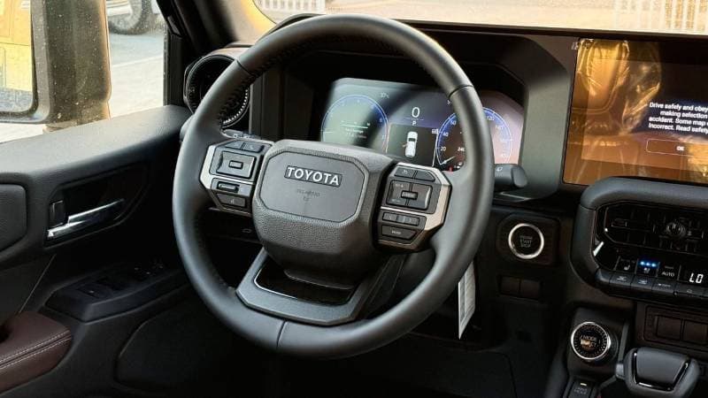 2025 Toyota Prado VXR thumbnail 6