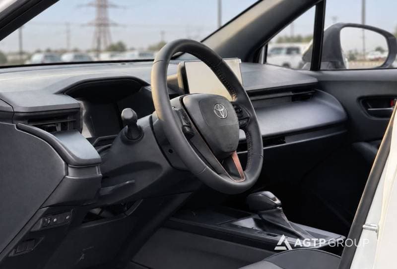 2026 Toyota Corolla Cross GLI thumbnail 7