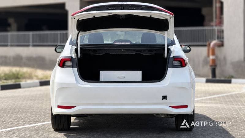 2026 Toyota Corolla XLI HEV thumbnail 6