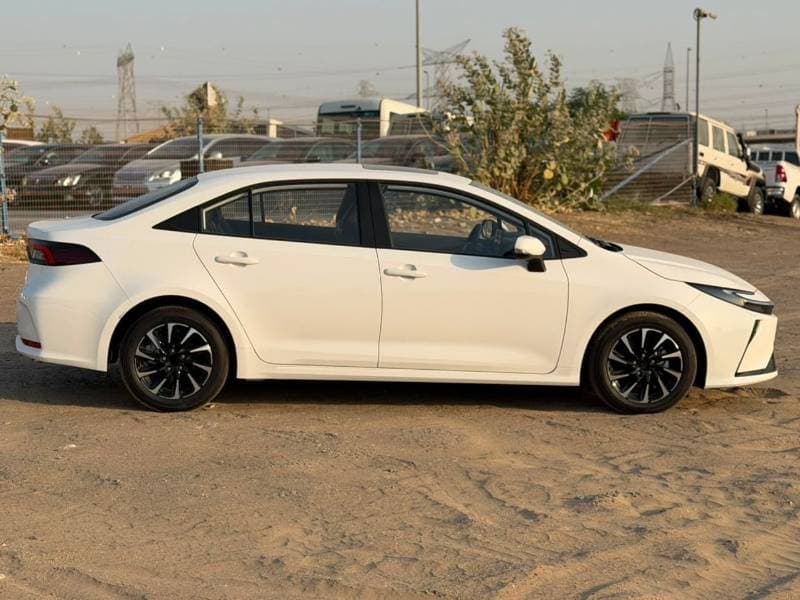 2026 Toyota Corolla XLI HEV thumbnail 3