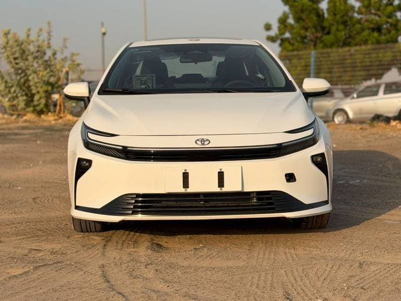 2026 Toyota Corolla XLI HEV thumbnail 2