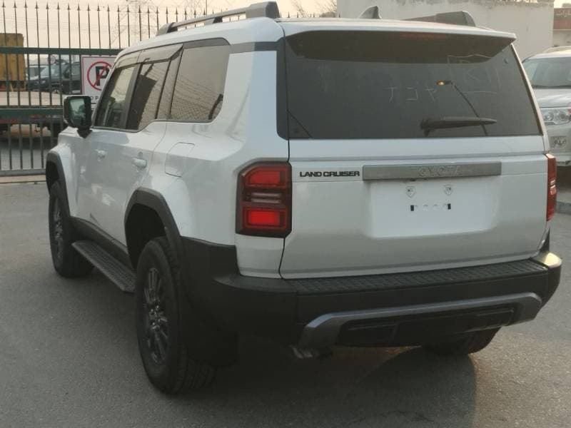 2025 Toyota Prado VXR thumbnail 4