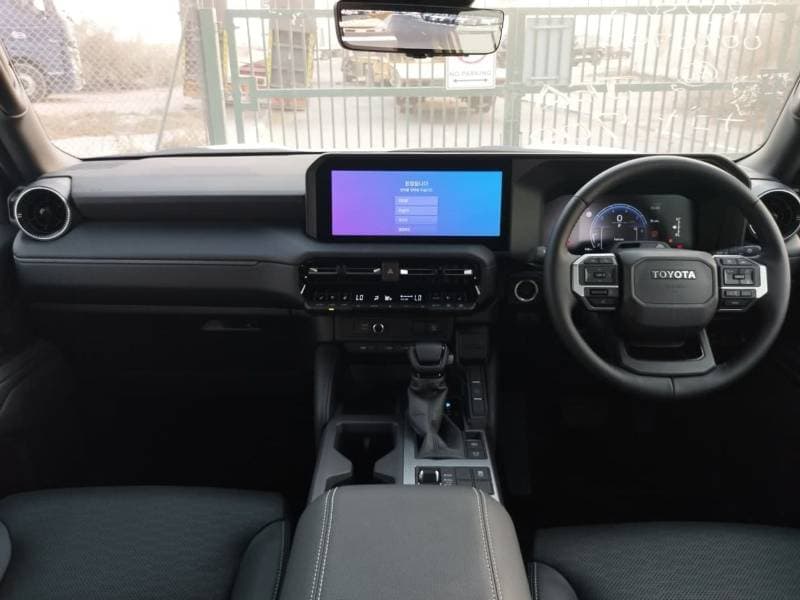 2025 Toyota Prado VXR thumbnail 6