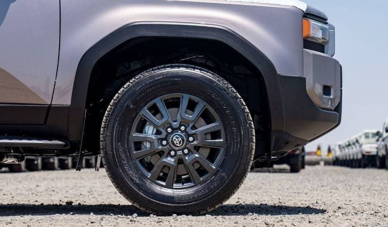 2025 Toyota Prado GXR thumbnail 4