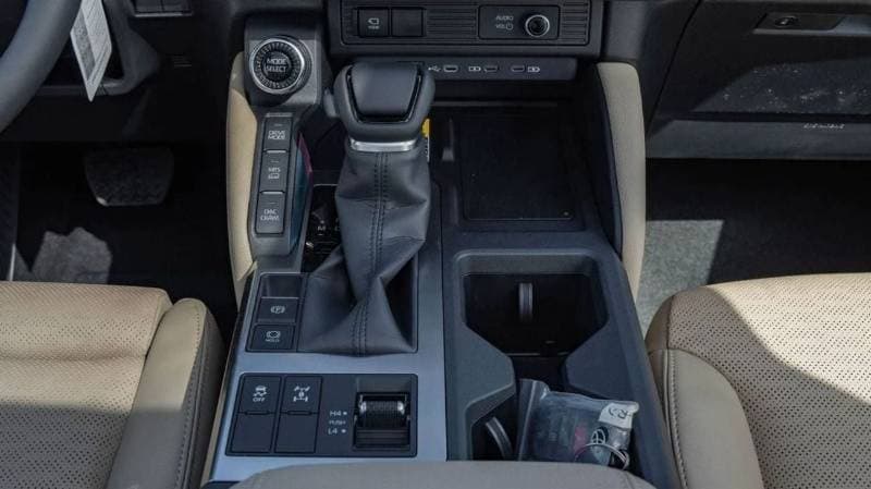 2025 Toyota Prado VXR thumbnail 6