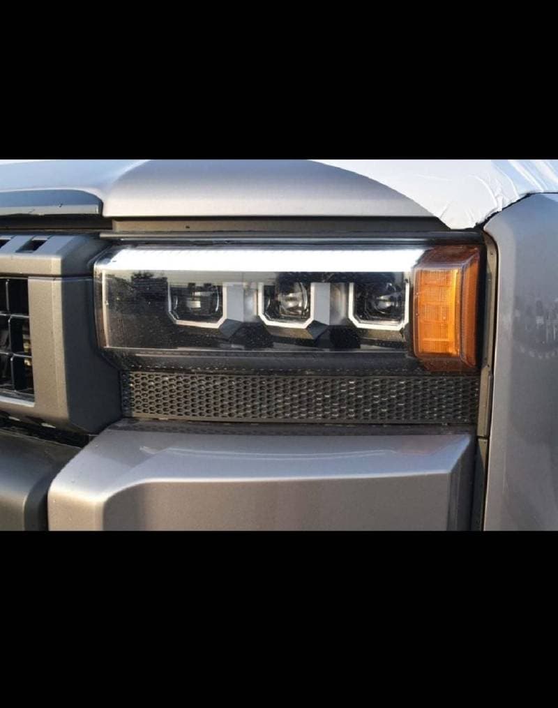 2025 Toyota Prado VXR thumbnail 2