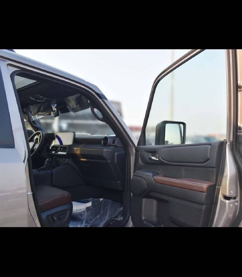2025 Toyota Prado VXR thumbnail 8