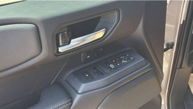 2025 Toyota Prado GXR thumbnail 3