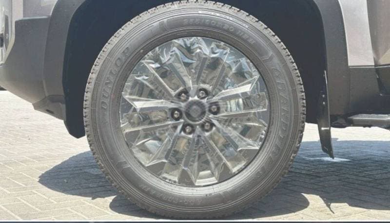 2025 Toyota Prado GXR thumbnail 8
