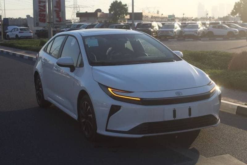 2026 Toyota Corolla XLI HEV thumbnail 2