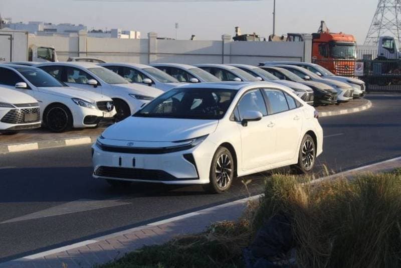 2026 Toyota Corolla XLI HEV thumbnail 4