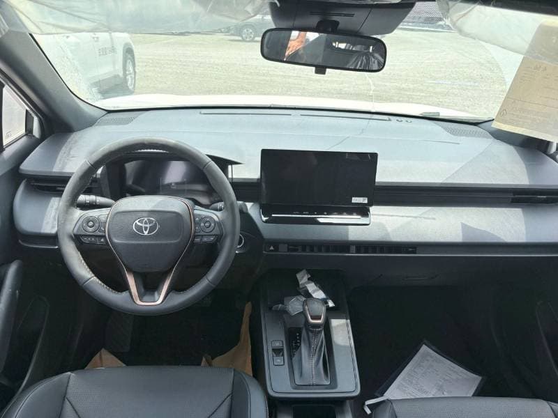 2026 Toyota Corolla Cross GLI thumbnail 7