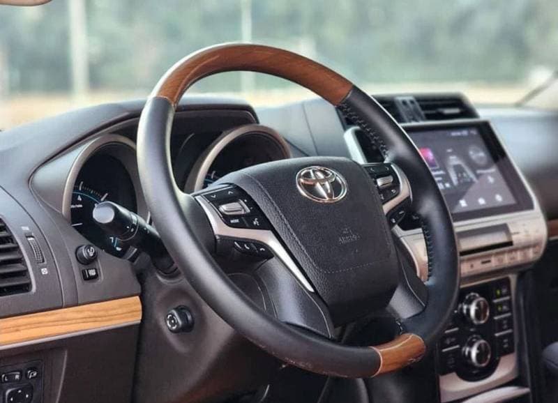 2015 Toyota Prado VXR thumbnail 7