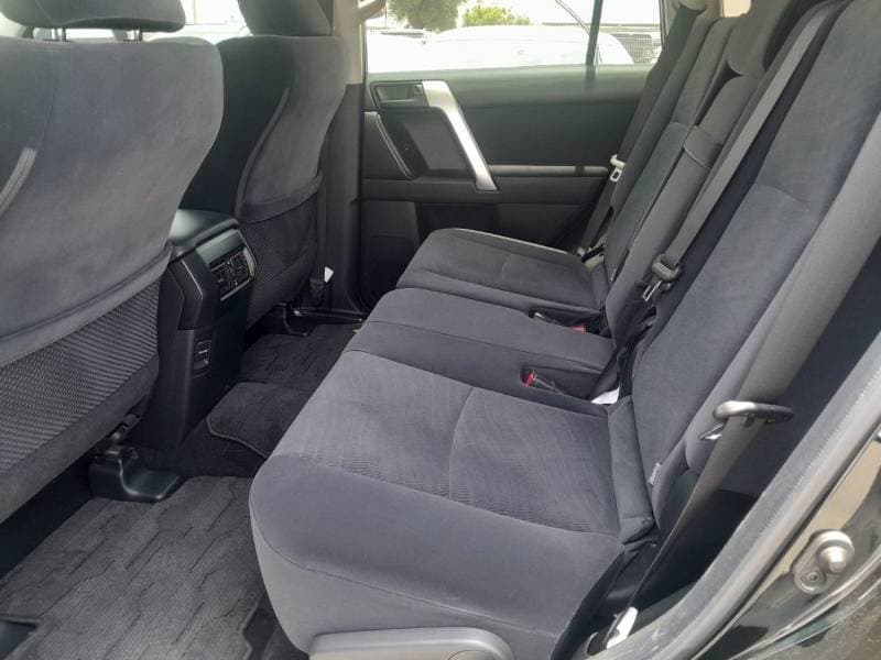 2023 Toyota Prado TX L thumbnail 4