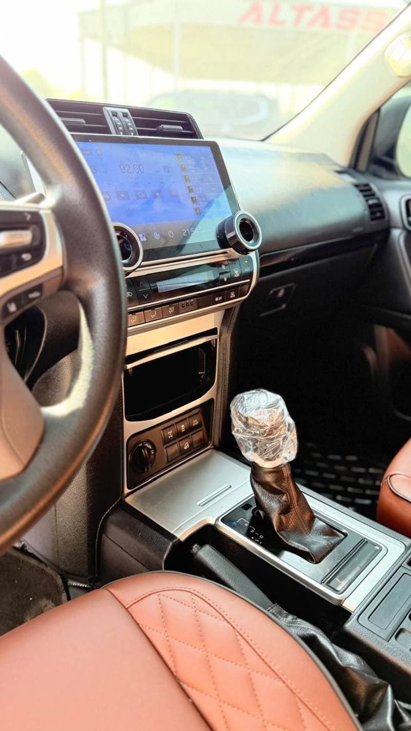 2019 Toyota Prado VXR thumbnail 7