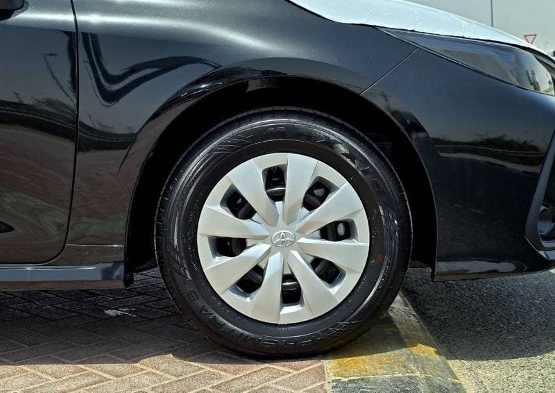 2025 Toyota Corolla XLI thumbnail 6