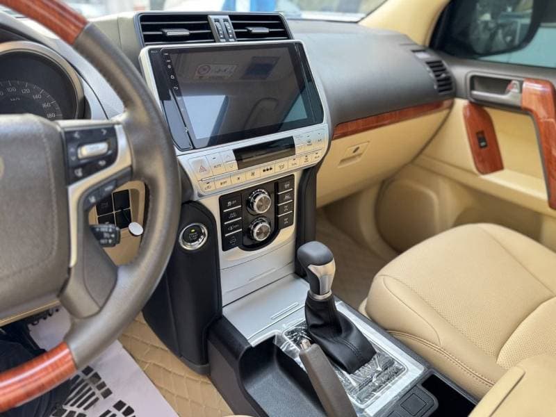 2016 Toyota Prado VXR thumbnail 7
