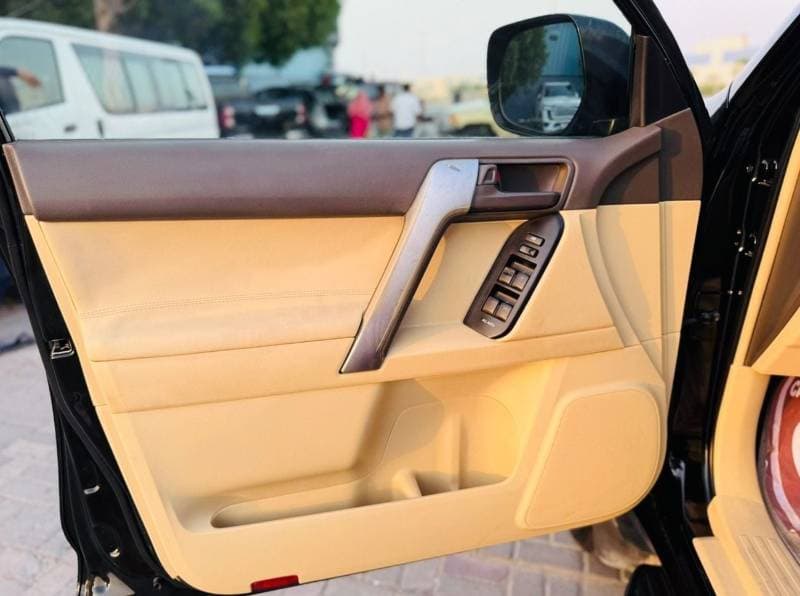 2017 Toyota Prado TXL thumbnail 7