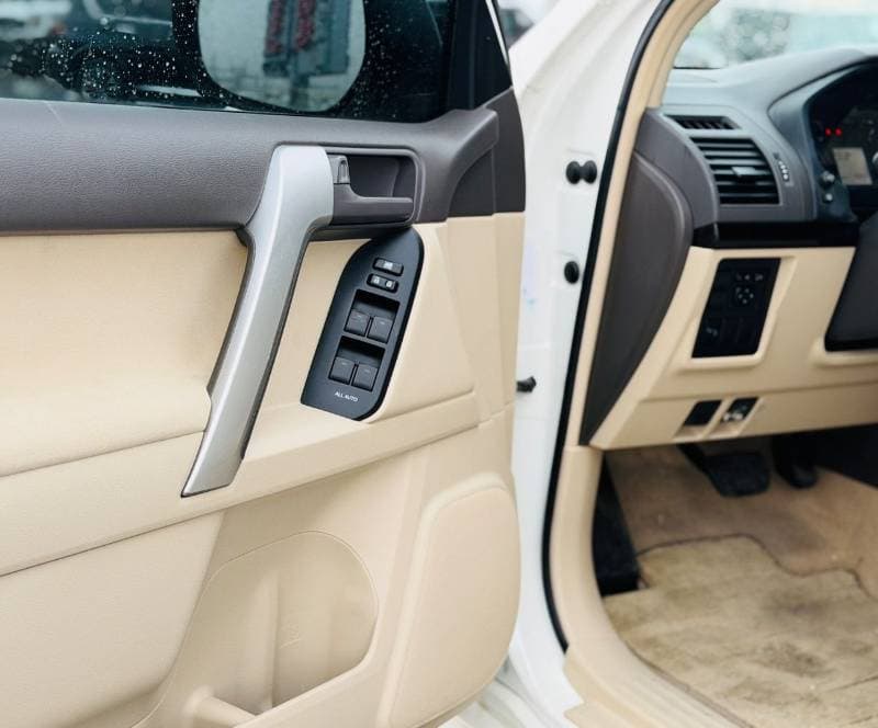 2023 Toyota Prado TX L thumbnail 7