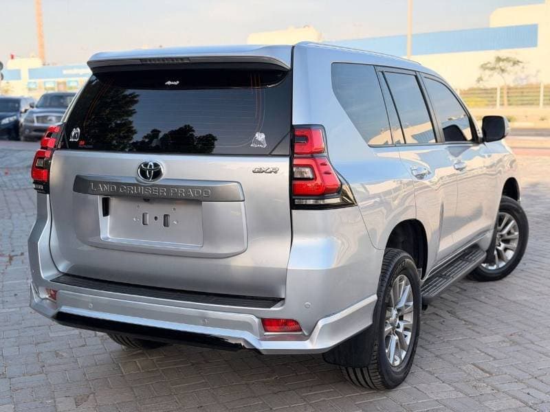 2020 Toyota Prado GXR thumbnail 3