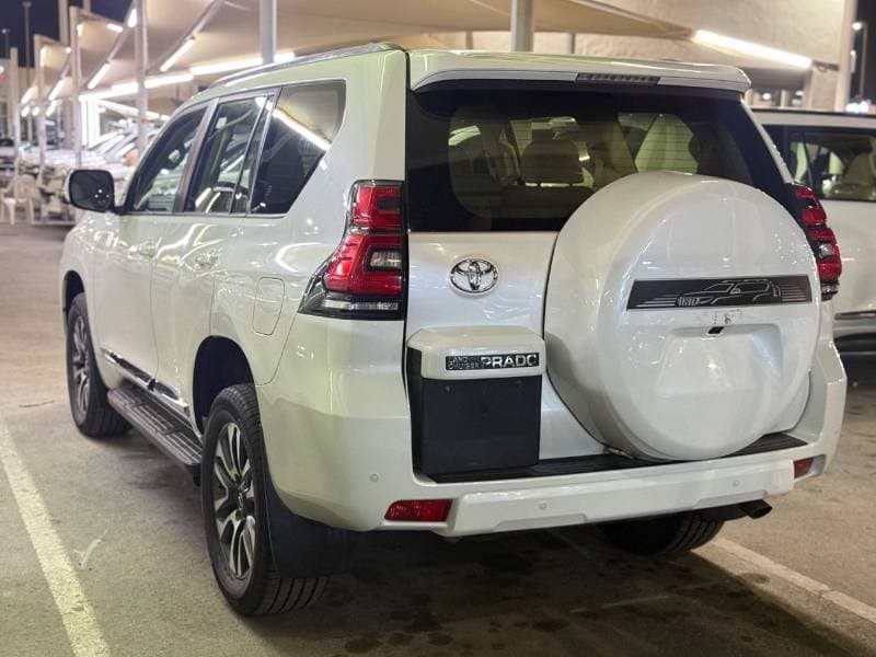 2022 Toyota Prado GXR thumbnail 4