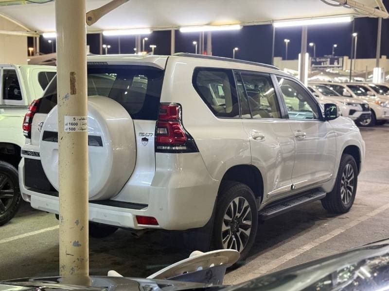 2022 Toyota Prado GXR thumbnail 3