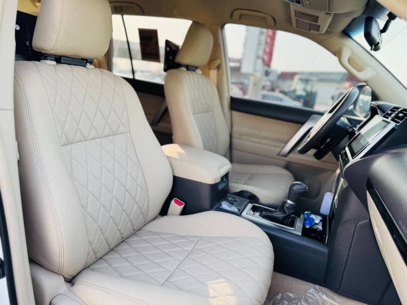 2019 Toyota Prado TX L thumbnail 8