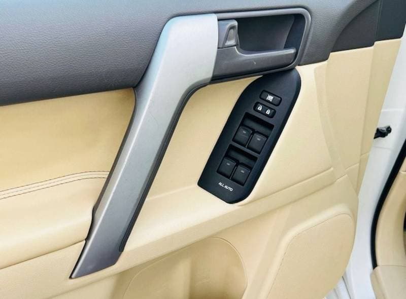 2014 Toyota Prado VXR thumbnail 7