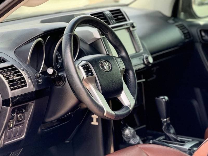 2017 Toyota Prado VXR thumbnail 5