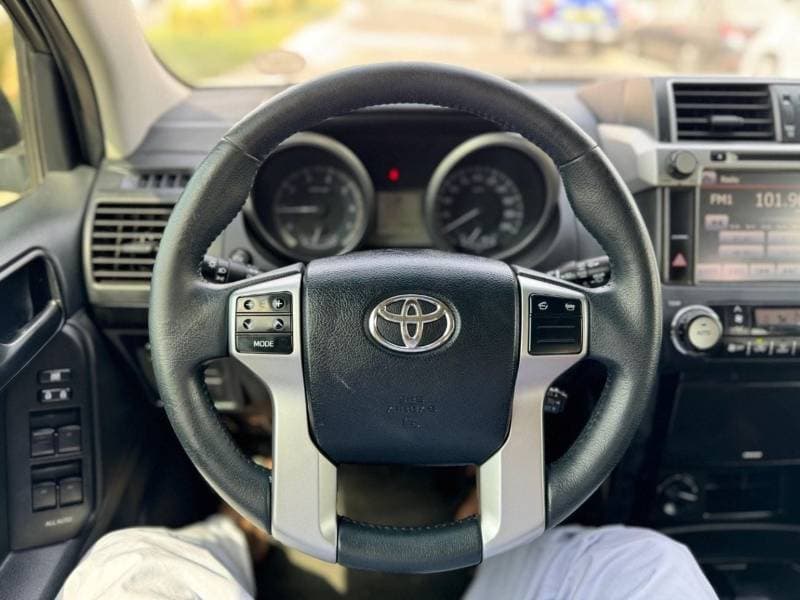 2017 Toyota Prado VXR thumbnail 6