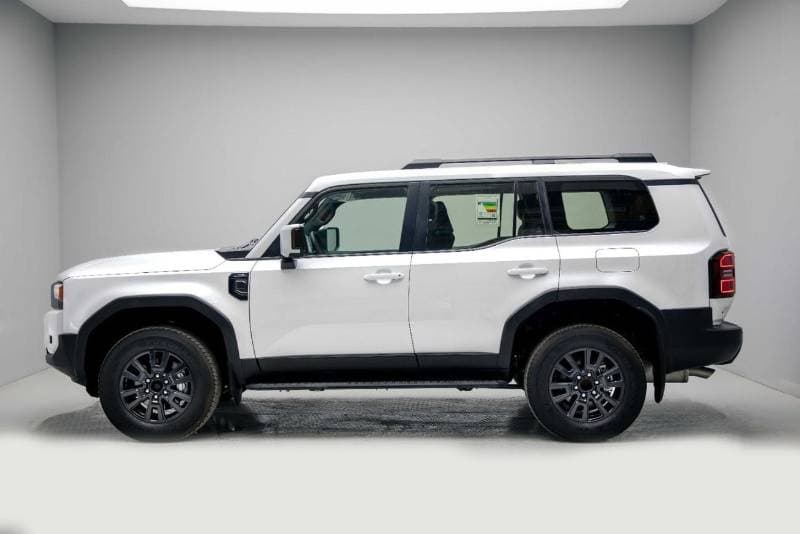 2026 Toyota Prado Standard thumbnail 3