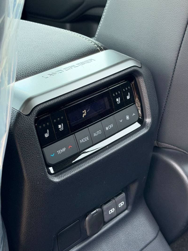 2026 Toyota Prado VXR thumbnail 8