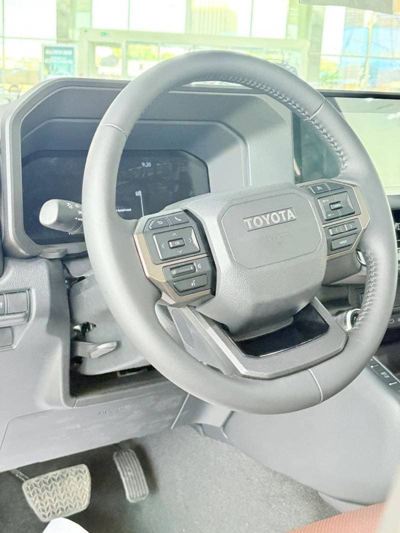 2027 Toyota Prado VXR thumbnail 8