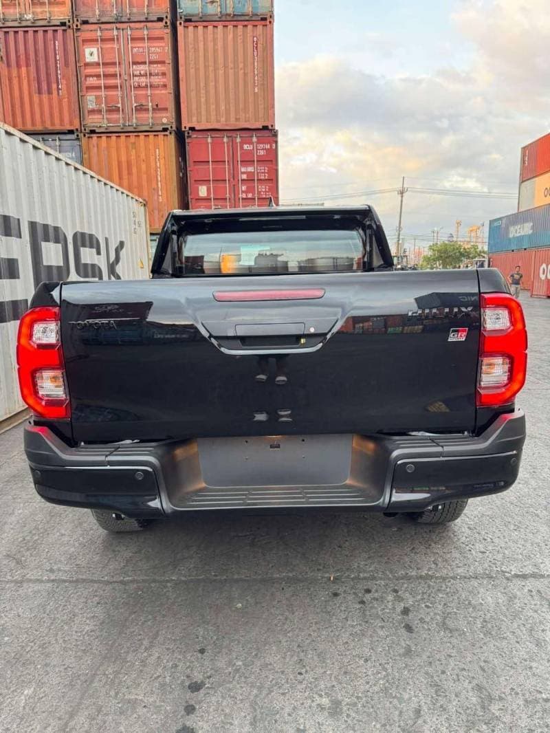 2026 Toyota Hilux thumbnail 2