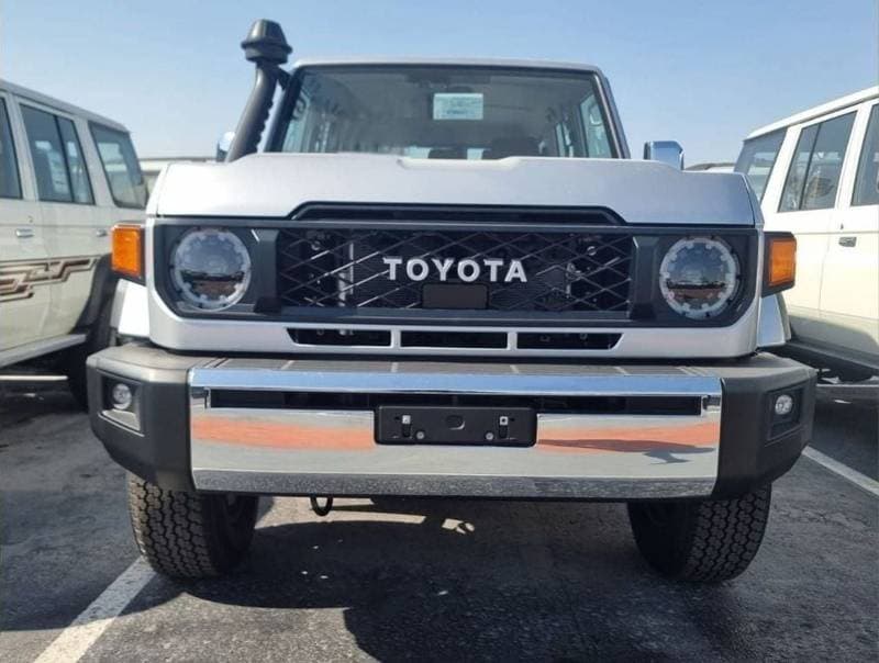 2024 Toyota Land Cruiser 70 LC76 HT VXR thumbnail 2