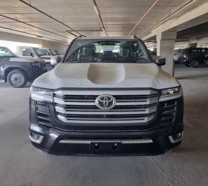 2026 Toyota Land Cruiser VXR thumbnail 2
