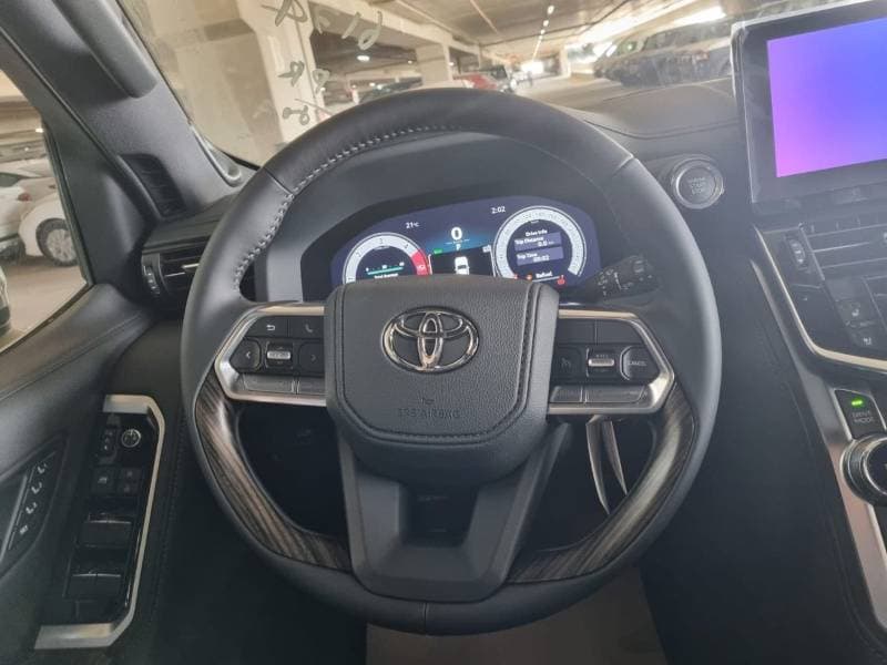 2026 Toyota Land Cruiser VXR thumbnail 6