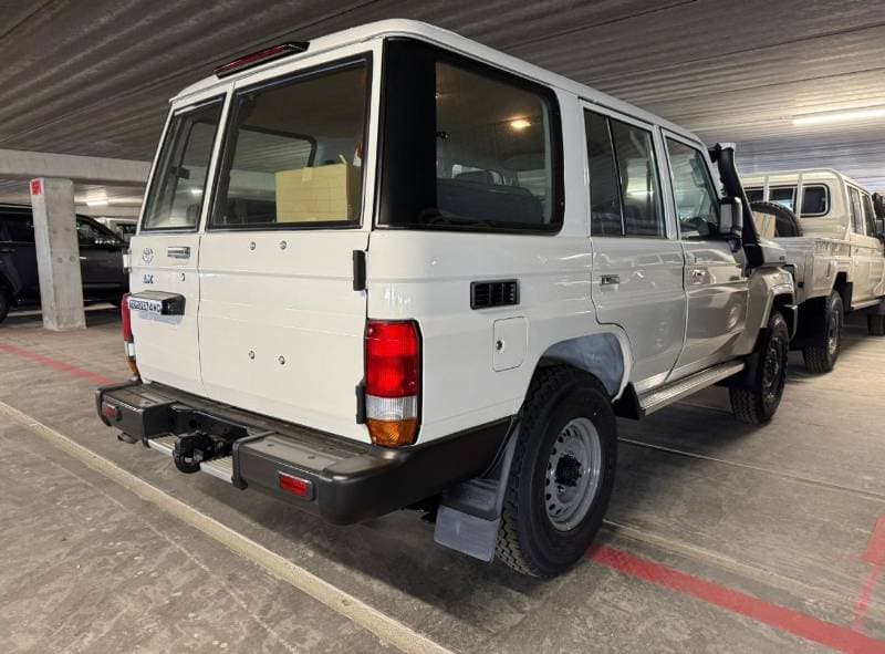 2026 Toyota Land Cruiser 70 LC 78 HARDTOP 4.0L MT thumbnail 3