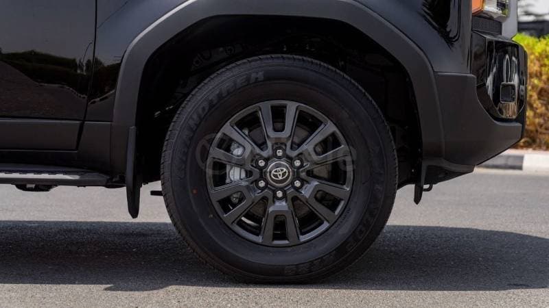 2025 Toyota Prado thumbnail 5
