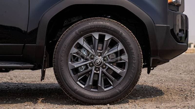 2025 Toyota Prado thumbnail 5