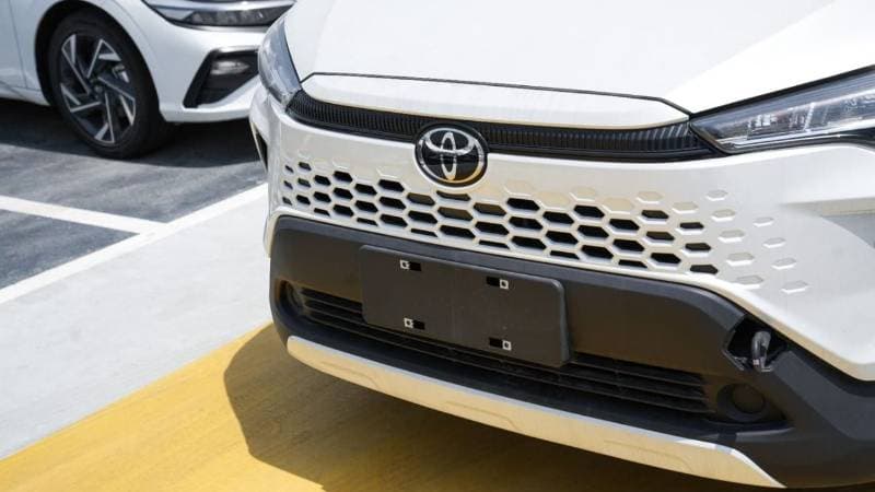2026 Toyota Corolla Cross Elite thumbnail 4