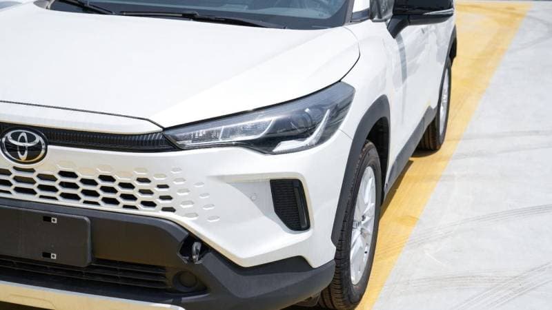 2026 Toyota Corolla Cross Elite thumbnail 3