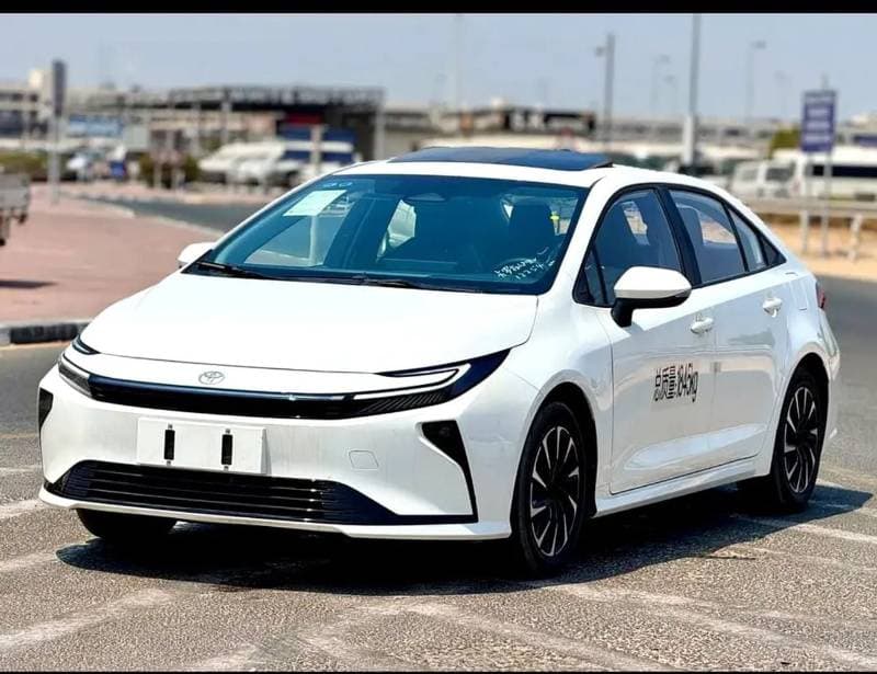 2026 Toyota Corolla XLI HEV thumbnail 3